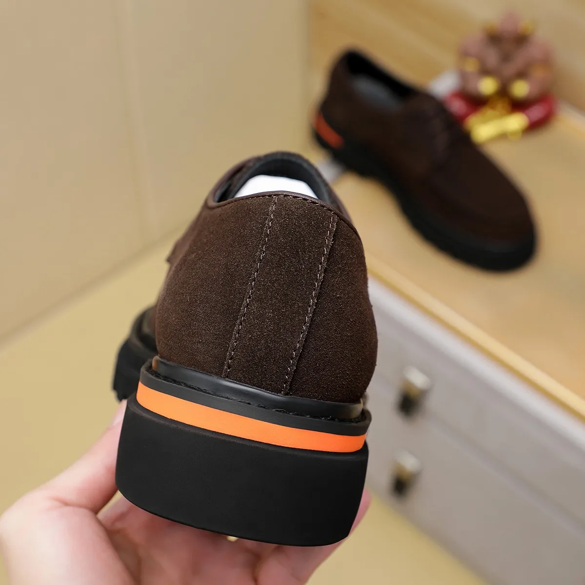 Men's shoes 💰660 💰 Louis Vuitton LV ® Autumn and Winter 🆕 models 🔛Full shoe counter First layer cowhide, 🐂Leather lined casual shoes for men, super soft outsole, essential for driving. Counter synchronization Original first layer cowhide Completely 1:1 mold customization 🌹Top version, 2 colors available! Number: 38-45 (37.46. Customized)